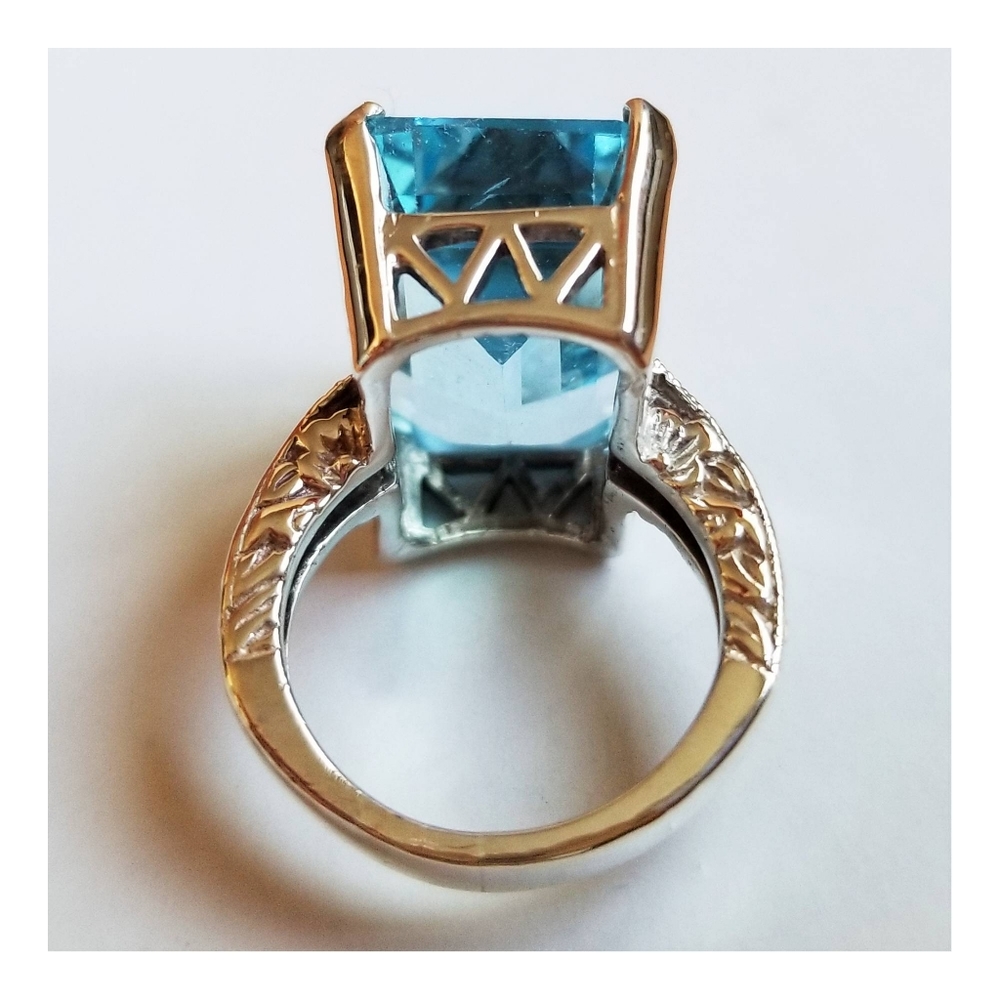 Genuine Blue Topaz Cocktail Ring Ring in Silver Setting 20 Carats - Picture 7 of 8